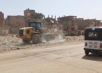 رفع 51 حالة إشغال و 160 طن مخلفات بمنطقة الناصرية وطريق السماد في اسوان 37 - جريدة المساء