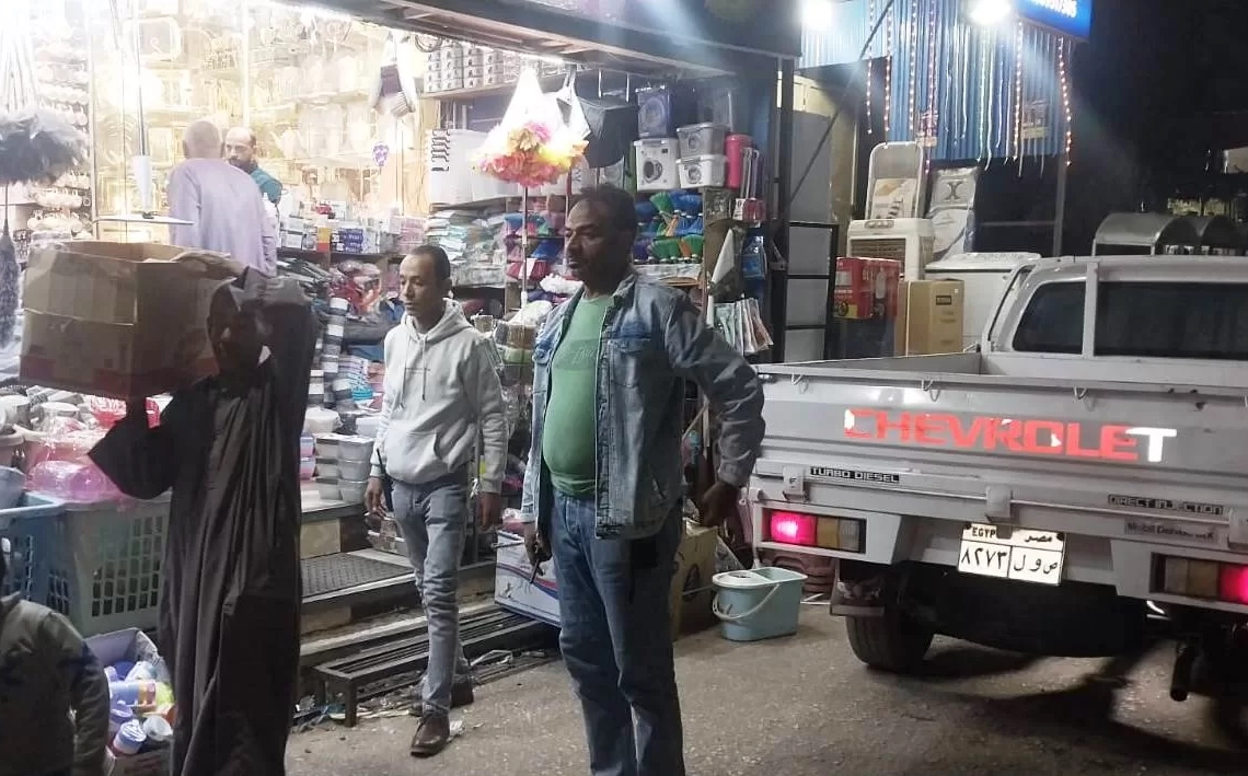 تكثيف حملات إزالة الإشغالات ومخالفات التعدى على حرم الطريق العام في دراو باسوان 27 - جريدة المساء