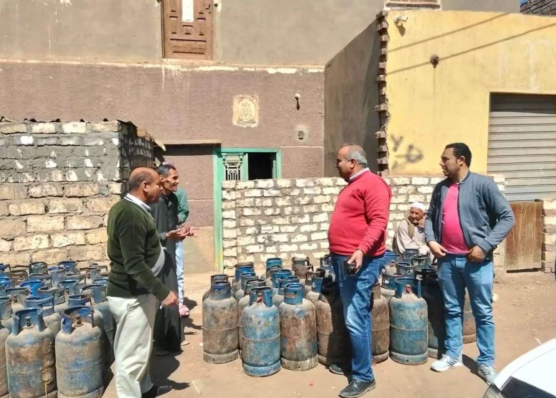 ضبط محاولة تهريب 2400 زجاجة زيت مدعم في المنيا 28 - جريدة المساء ضبط محاولة تهريب 2400 زجاجة زيت مدعم في المنيا 27 - جريدة المساء