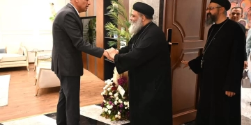 محافظ جنوب سيناء يستقبل الأنبا أبولو أسقف جنوب سيناء لتهنئته بعيد الفطر المبارك 1 - جريدة المساء