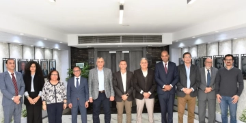 وفد مشروع الدعم الفنى بوزارة التنمية المحلية يقدم التهنئة لمحافظ اسوان بمناسبة إطلاق الرؤية الإستراتيجية أسوان 2040 1 - جريدة المساء