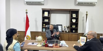 محافظ جنوب سيناء يلتقي رئيس مدينة دهب لبحث ملف الإشغالات ومشكلات المواطنين 2 - جريدة المساء محافظ جنوب سيناء يلتقي رئيس مدينة دهب لبحث ملف الإشغالات ومشكلات المواطنين 1 - جريدة المساء