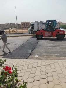 بالصور.. رئيس جهاز الشروق ينفذ مطبات بطريق الحرية استجابة لمناشدات الأهالي 25 - جريدة المساء