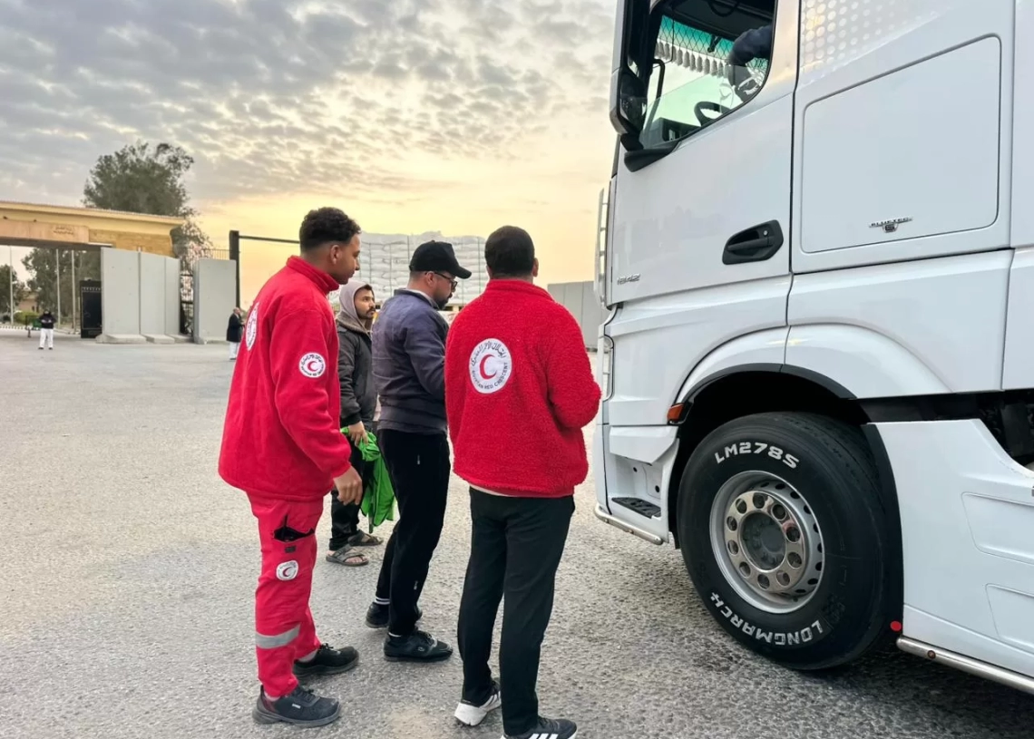 الهلال الأحمر يساند غزة بـ 5770 طنًا من المساعدات الإنسانية الشاملة 17 - جريدة المساء