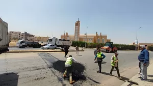 بالصور.. رئيس جهاز الشروق ينفذ مطبات بطريق الحرية استجابة لمناشدات الأهالي 23 - جريدة المساء