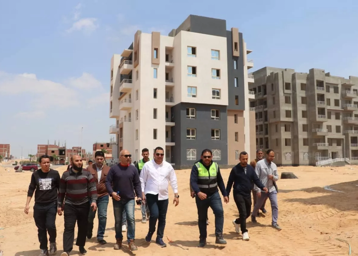 «حمدي» يتفقد مشروعى "الإسكان الأخضر" و "ديارنا" بالسادات 19 - جريدة المساء