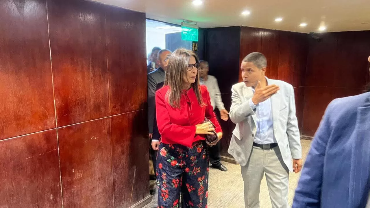 الوزيرة تتفقد قصر ثقافة قنا وتوجه بتوفير إنترنت مجاني لرواده 24 - جريدة المساء