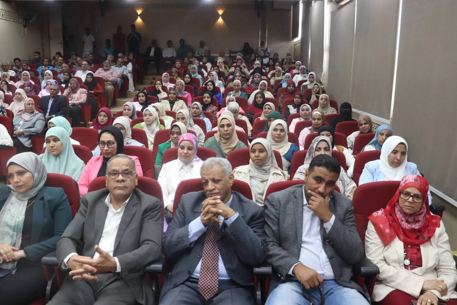 الماجستير بامتياز للباحثة إسراء حسن تهامي بكلية التربية بقنا 61 - جريدة المساء