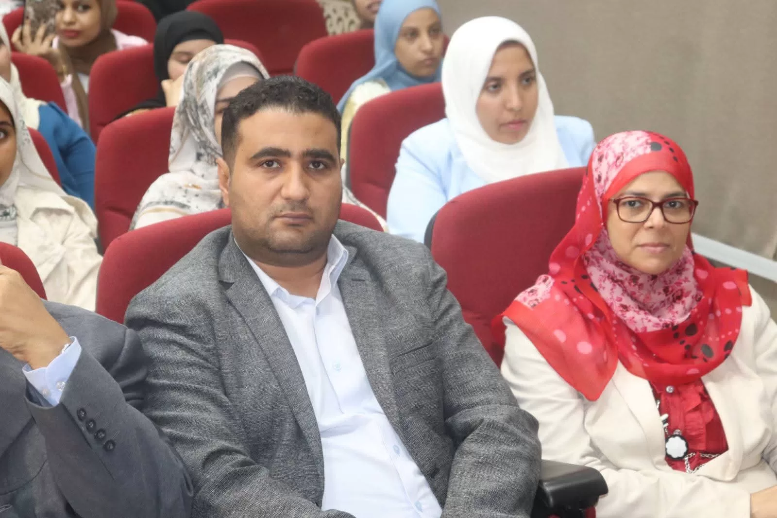 الماجستير بامتياز للباحثة إسراء حسن تهامي بكلية التربية بقنا 67 - جريدة المساء