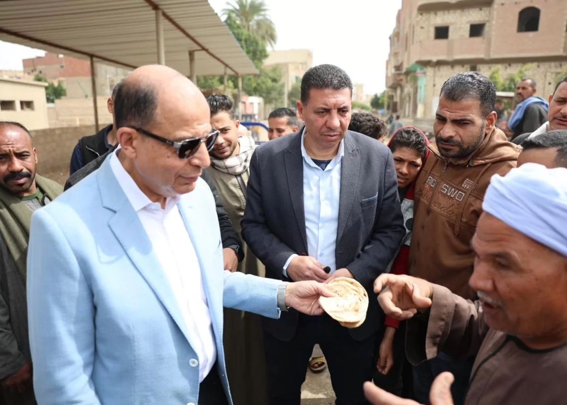 الحاج على العيش وزنه خفيف .. والمحافظ يقود حملة بنفسه لضبط المخابز 18 - جريدة المساء