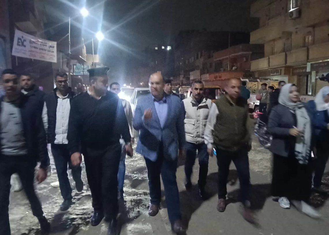 نائب محافظ الجيزة يتابع ميدانيا تطبيق قرار غلق المحال والأنشطة التجارية بشوارع أبو النمرس 15 - جريدة المساء