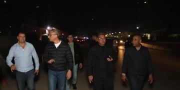 محافظ الجيزة يضبط محالا خالفت مواعيد الغلق المقررة ويقرر رفع مصادر الإضاءة الزائدة.. بالعجوزة 2 - جريدة المساء محافظ الجيزة يضبط محالا خالفت مواعيد الغلق المقررة ويقرر رفع مصادر الإضاءة الزائدة.. بالعجوزة 1 - جريدة المساء