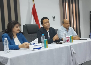 "لحظة فضفضة" مع سامح حسين في المهرجان الدولي لمسرح شباب الجنوب بقنا 25 - جريدة المساء