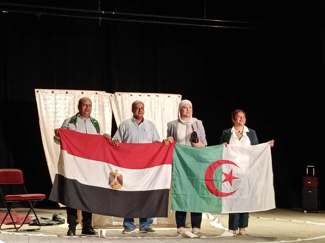 فعاليات مهرجان مسرح الجنوب تجذب جمهور قنا 21 - جريدة المساء