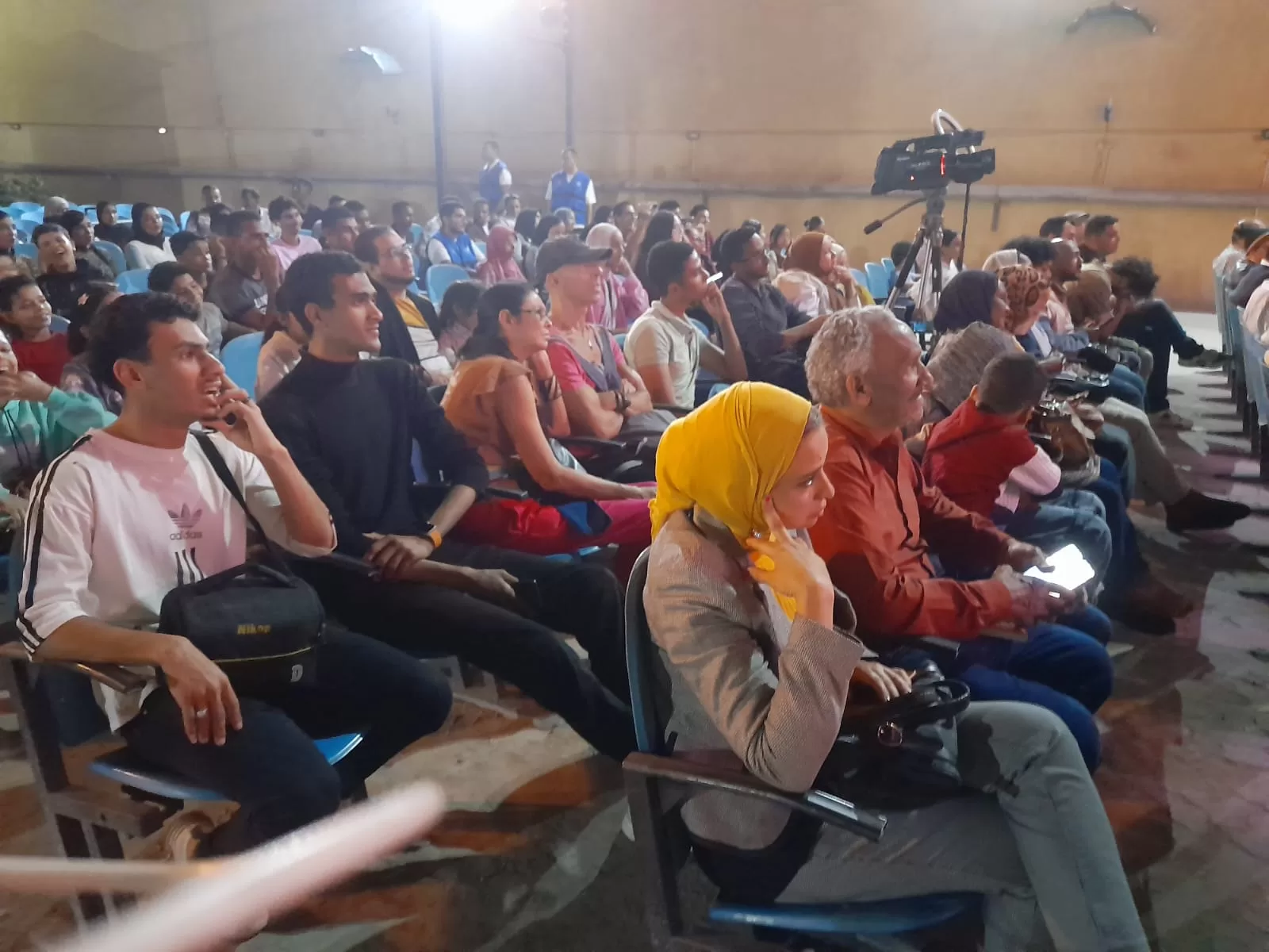 فعاليات مهرجان مسرح الجنوب تجذب جمهور قنا 27 - جريدة المساء