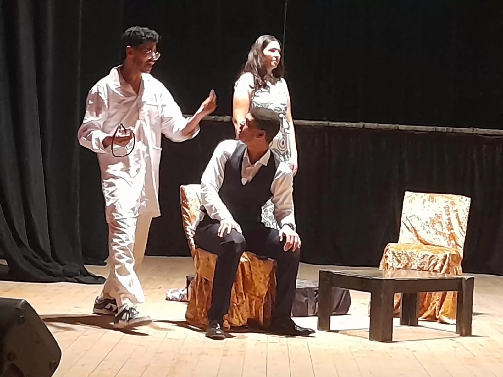 فعاليات مهرجان مسرح الجنوب تجذب جمهور قنا 33 - جريدة المساء