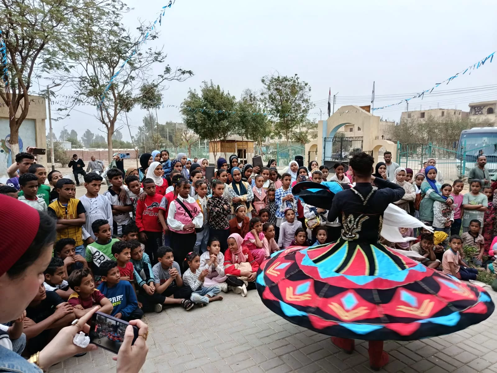 فعاليات مهرجان مسرح الجنوب تجذب جمهور قنا 53 - جريدة المساء