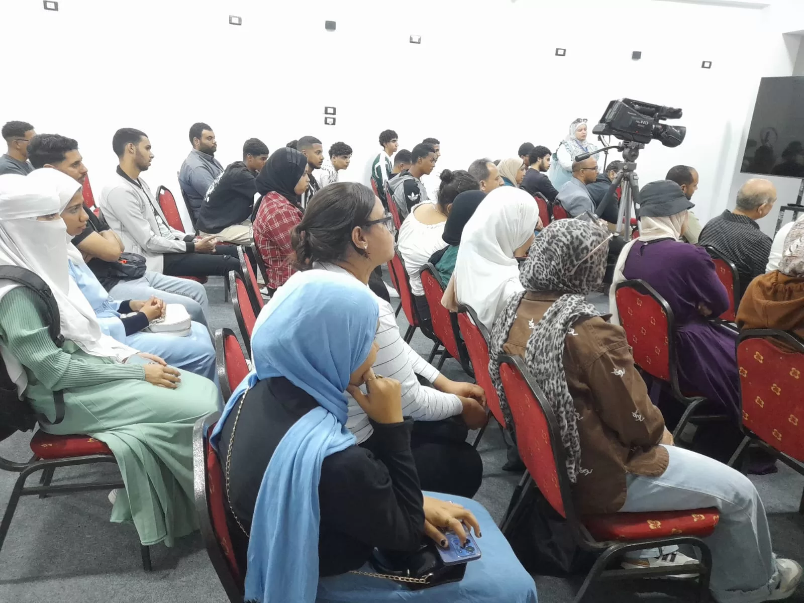 باسم قهار: مهرجان مسرح شباب الجنوب منصة لتبادل الثقافات وتجسيد قوة الفن 25 - جريدة المساء