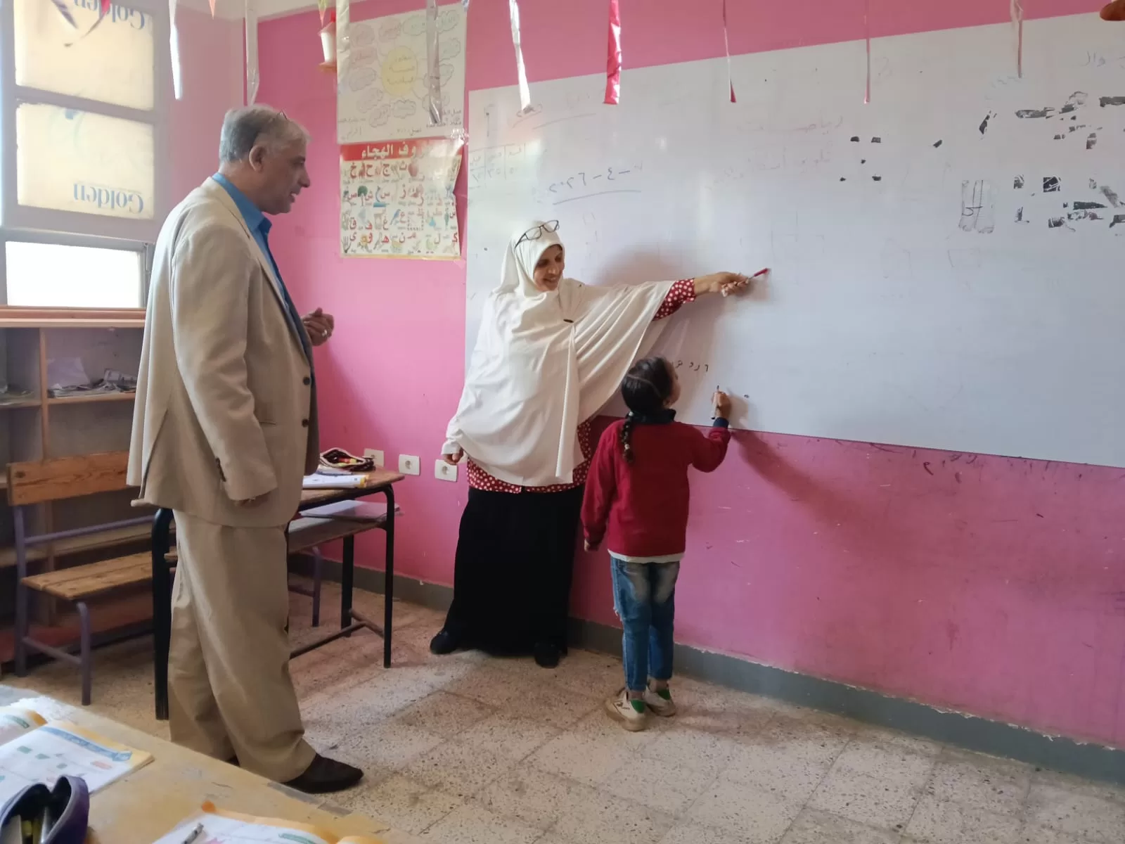 جولة مفاجئة لوكيل تعليم قنا لمتابعة انتظام الدراسة وتفعيل برامج القرائية 43 - جريدة المساء جولة مفاجئة لوكيل تعليم قنا لمتابعة انتظام الدراسة وتفعيل برامج القرائية 42 - جريدة المساء