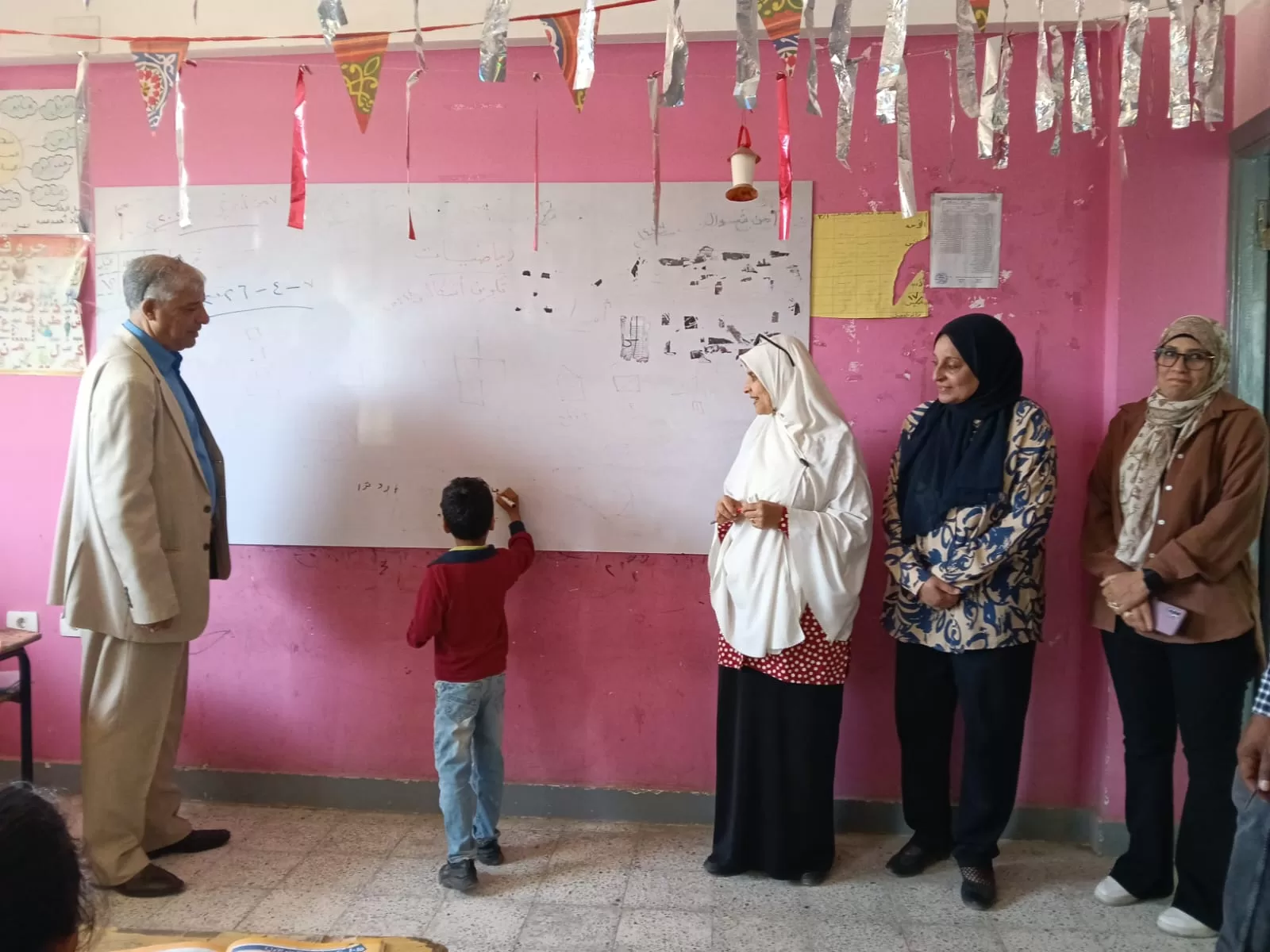 جولة مفاجئة لوكيل تعليم قنا لمتابعة انتظام الدراسة وتفعيل برامج القرائية 31 - جريدة المساء جولة مفاجئة لوكيل تعليم قنا لمتابعة انتظام الدراسة وتفعيل برامج القرائية 30 - جريدة المساء