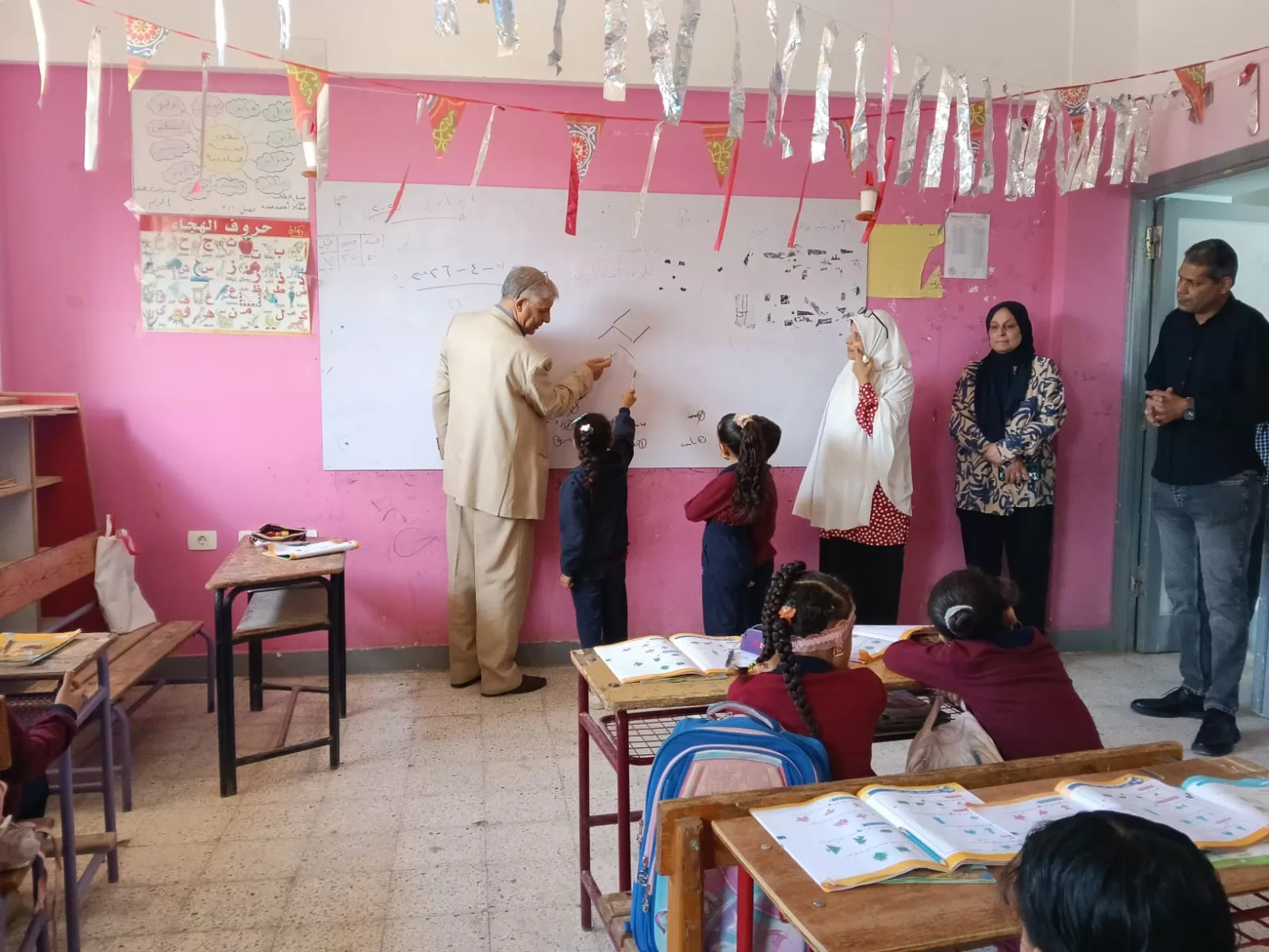 جولة مفاجئة لوكيل تعليم قنا لمتابعة انتظام الدراسة وتفعيل برامج القرائية 25 - جريدة المساء جولة مفاجئة لوكيل تعليم قنا لمتابعة انتظام الدراسة وتفعيل برامج القرائية 24 - جريدة المساء