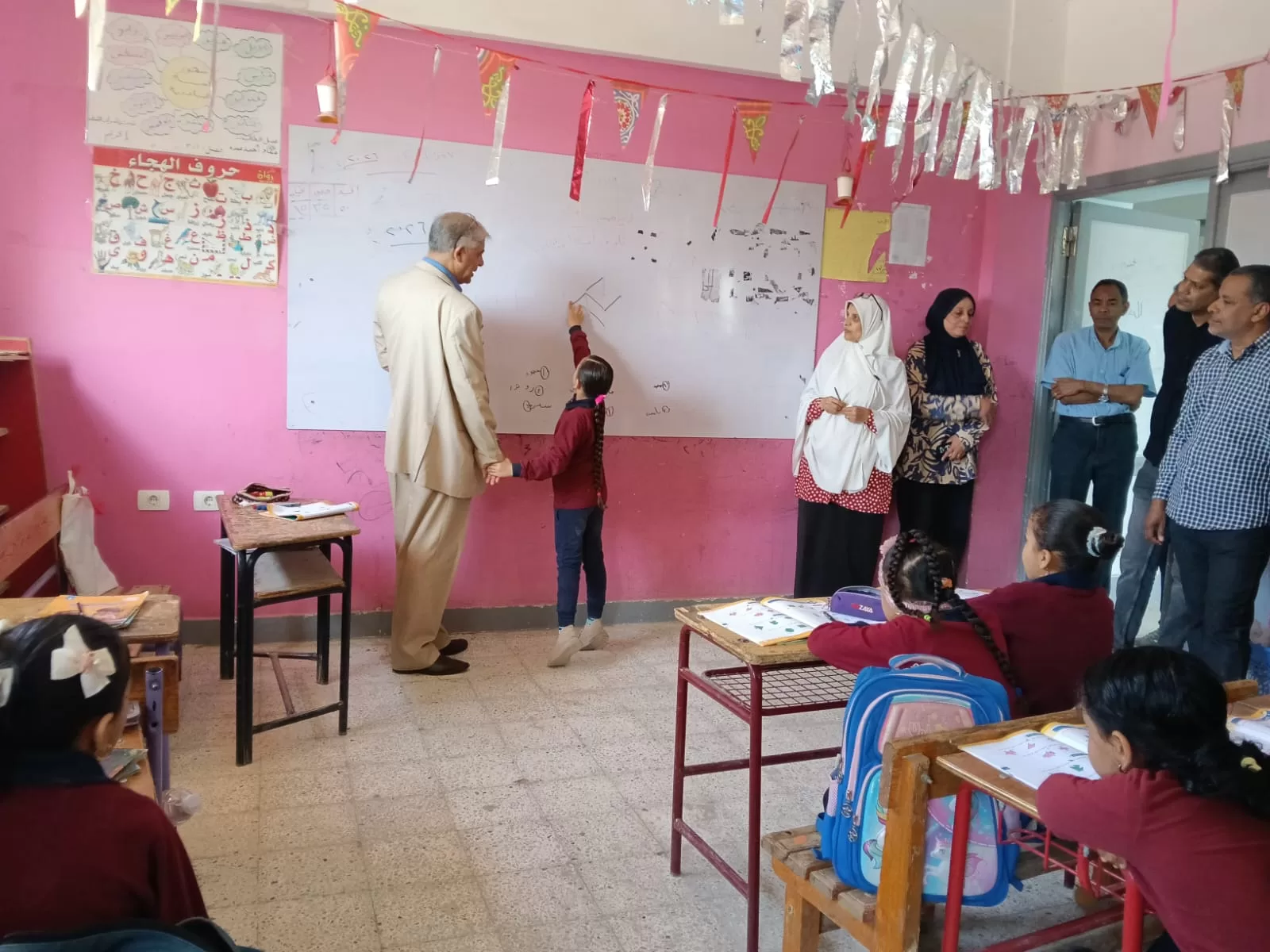 جولة مفاجئة لوكيل تعليم قنا لمتابعة انتظام الدراسة وتفعيل برامج القرائية 29 - جريدة المساء جولة مفاجئة لوكيل تعليم قنا لمتابعة انتظام الدراسة وتفعيل برامج القرائية 28 - جريدة المساء
