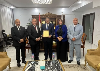 محافظ قنا يستقبل وفد مدارس النيل لبحث تعزيز ودعم العملية التعليمية 31 - جريدة المساء