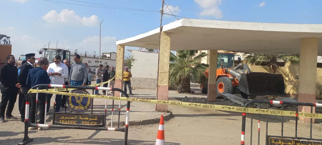 «لا إصابات» فى انهيار سقف"موقف السادات" 27 - جريدة المساء