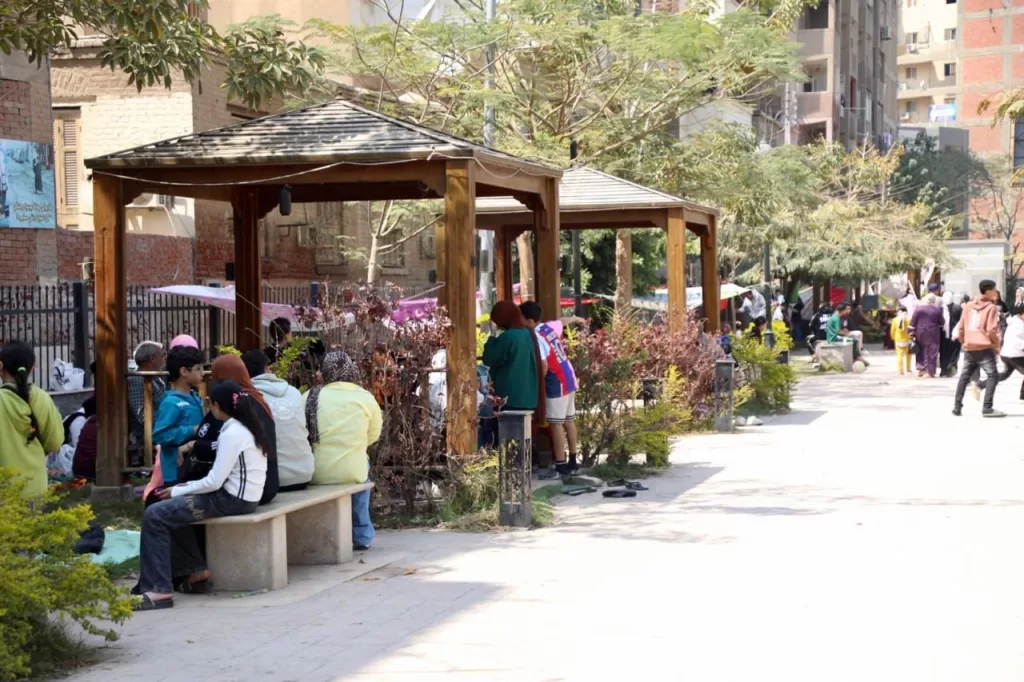 محافظ المنوفية يشارك الأهالي الاحتفال بشم النسيم..بالممشى الجديد وحديقتى "تحيا مصر"» و"العلياء" 29 - جريدة المساء