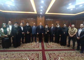 نائب محافظ الجيزة والسكرتير العام يزوران مطرانية الأقباط الأرثوذكس بطموة للتهنئة بعيد القيامة 29 - جريدة المساء