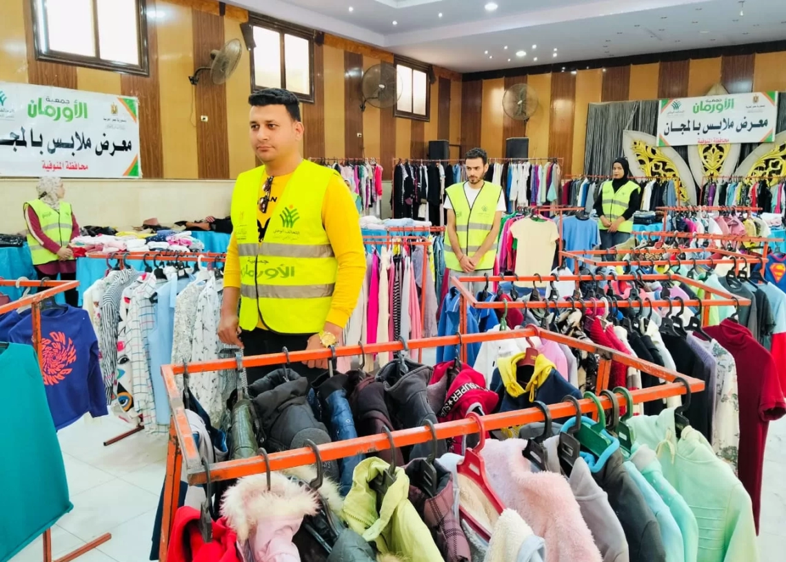 ملابس جديدة بالمجان لـ 250 أسرة بقويسنا 19 - جريدة المساء