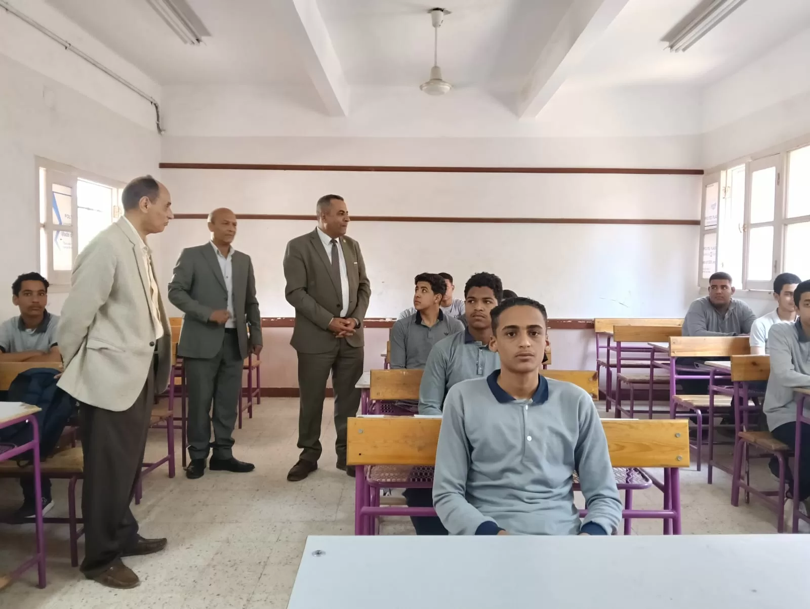 "عبدالمحسن" يتفقد مدارس نقادة ويشدد على الانضباط والنظافة 29 - جريدة المساء