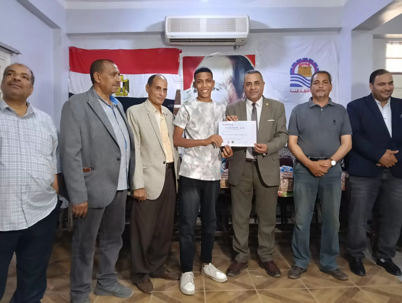 "عبدالمحسن" يكرم 29 طالبًا بتعليم قنا لحصولهم على شهادات برمجة دولية من “توفاس” اليابانية 101 - جريدة المساء