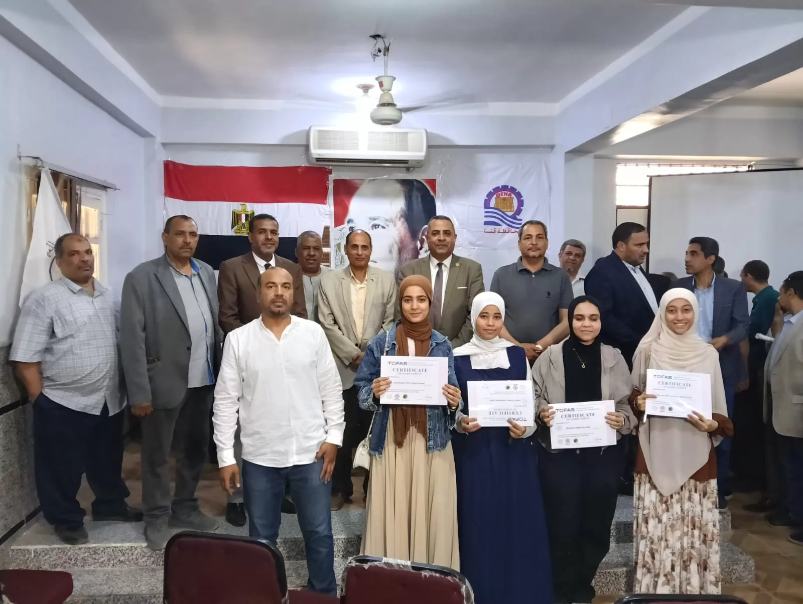 "عبدالمحسن" يكرم 29 طالبًا بتعليم قنا لحصولهم على شهادات برمجة دولية من “توفاس” اليابانية 139 - جريدة المساء