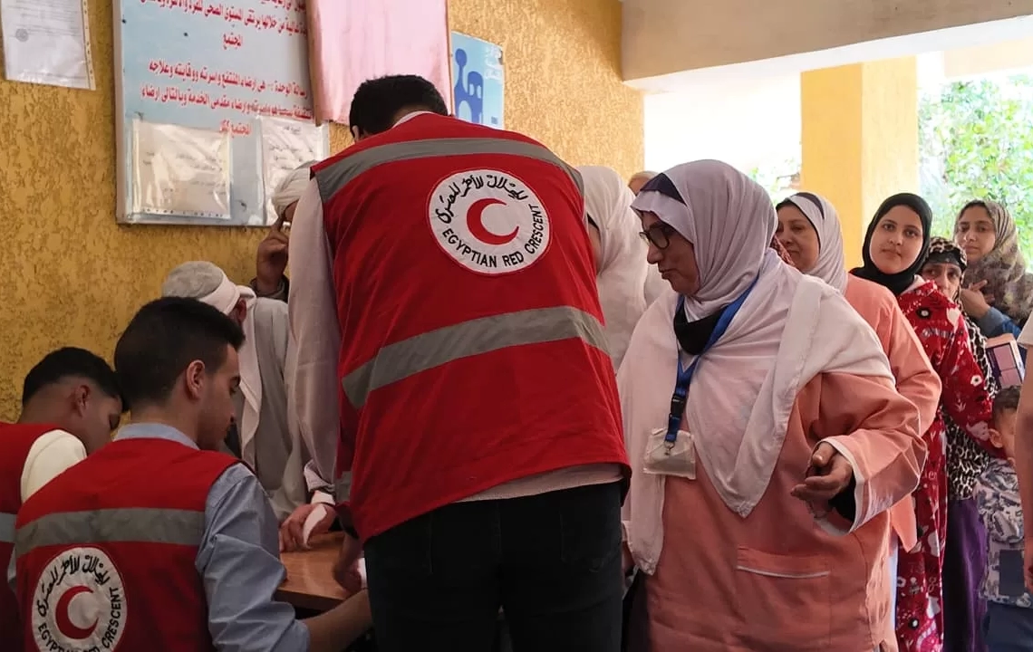 الهلال الأحمر يُطلق قافلة طبية شاملة لأهالي قرية نجيلة بالبحيرة 19 - جريدة المساء