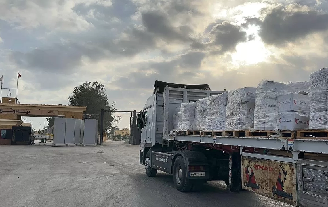 الهلال الأحمر يمد غزة بـ 4,675 طنًا من المساعدات الغذائية والإغاثية 17 - جريدة المساء