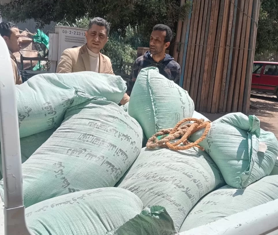 ضبط 2 طن دقيق بلدى مدعم قبل بيعه بالسوق السوداء بالمنوفية 19 - جريدة المساء