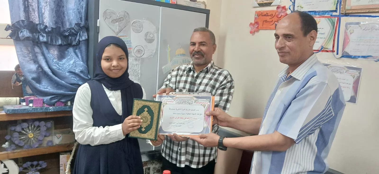 الأوسط قمولا الثانوية بنقادة تكرم المتفوقين وحفظة القرآن الكريم  147 - جريدة المساء