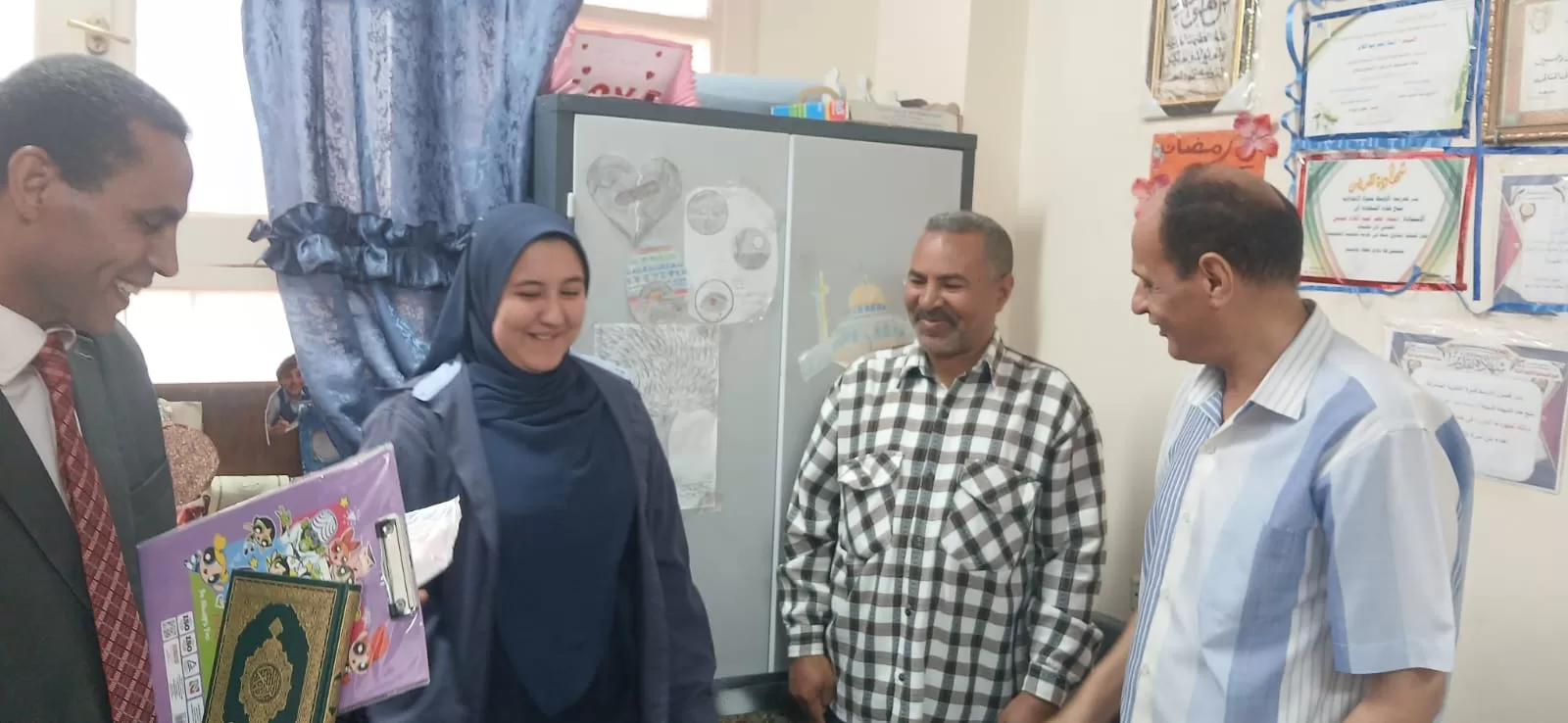 الأوسط قمولا الثانوية بنقادة تكرم المتفوقين وحفظة القرآن الكريم  139 - جريدة المساء