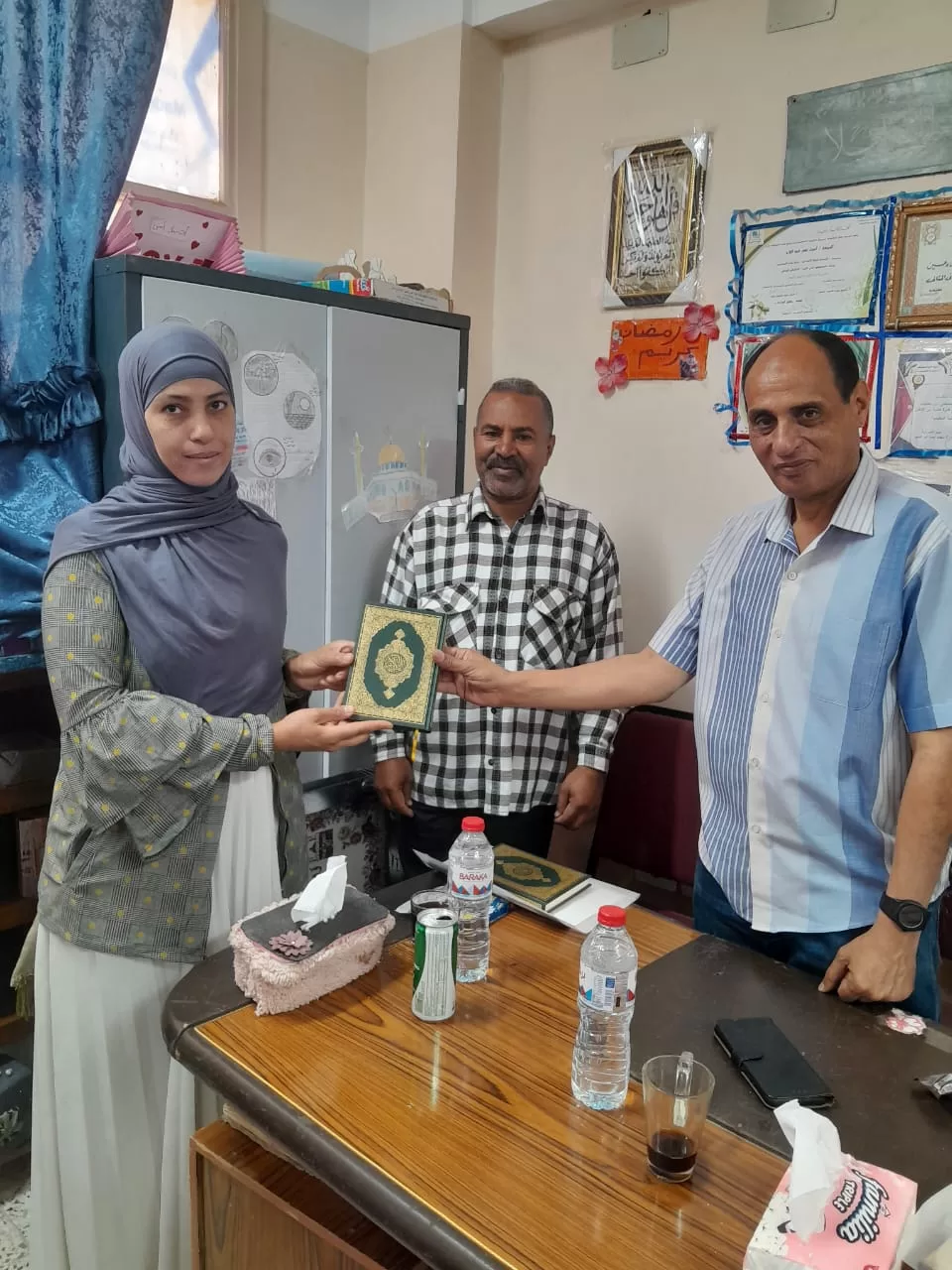 الأوسط قمولا الثانوية بنقادة تكرم المتفوقين وحفظة القرآن الكريم  33 - جريدة المساء