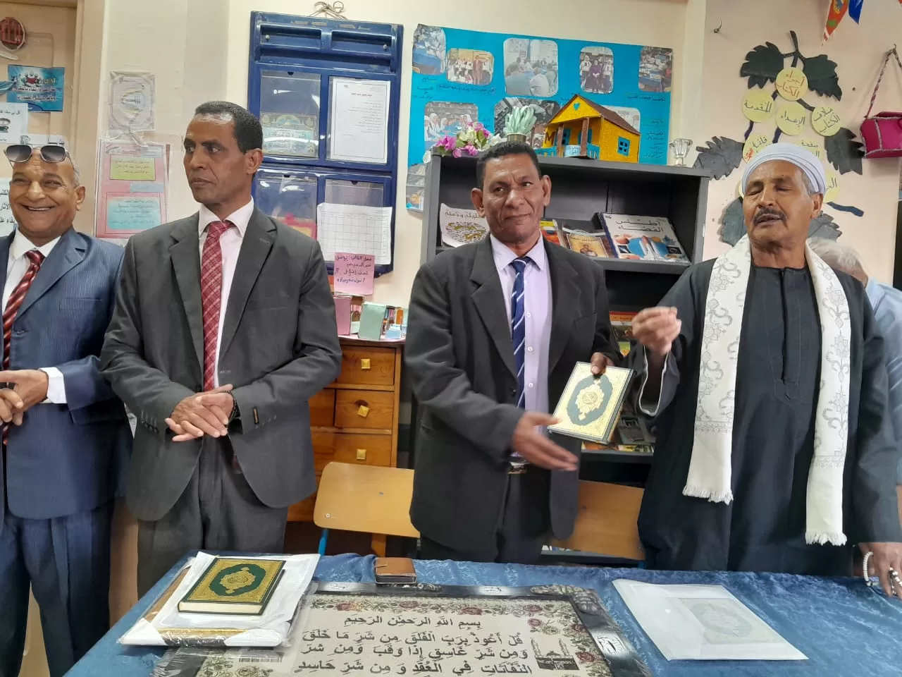 الأوسط قمولا الثانوية بنقادة تكرم المتفوقين وحفظة القرآن الكريم  45 - جريدة المساء