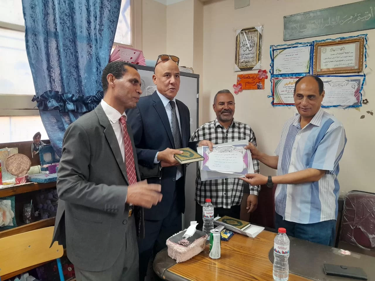 الأوسط قمولا الثانوية بنقادة تكرم المتفوقين وحفظة القرآن الكريم  51 - جريدة المساء