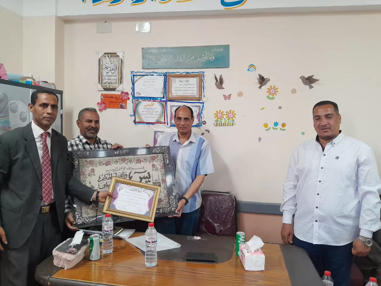الأوسط قمولا الثانوية بنقادة تكرم المتفوقين وحفظة القرآن الكريم  55 - جريدة المساء