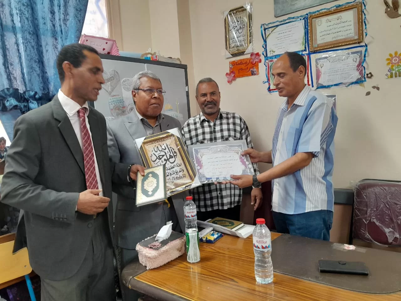 الأوسط قمولا الثانوية بنقادة تكرم المتفوقين وحفظة القرآن الكريم  57 - جريدة المساء