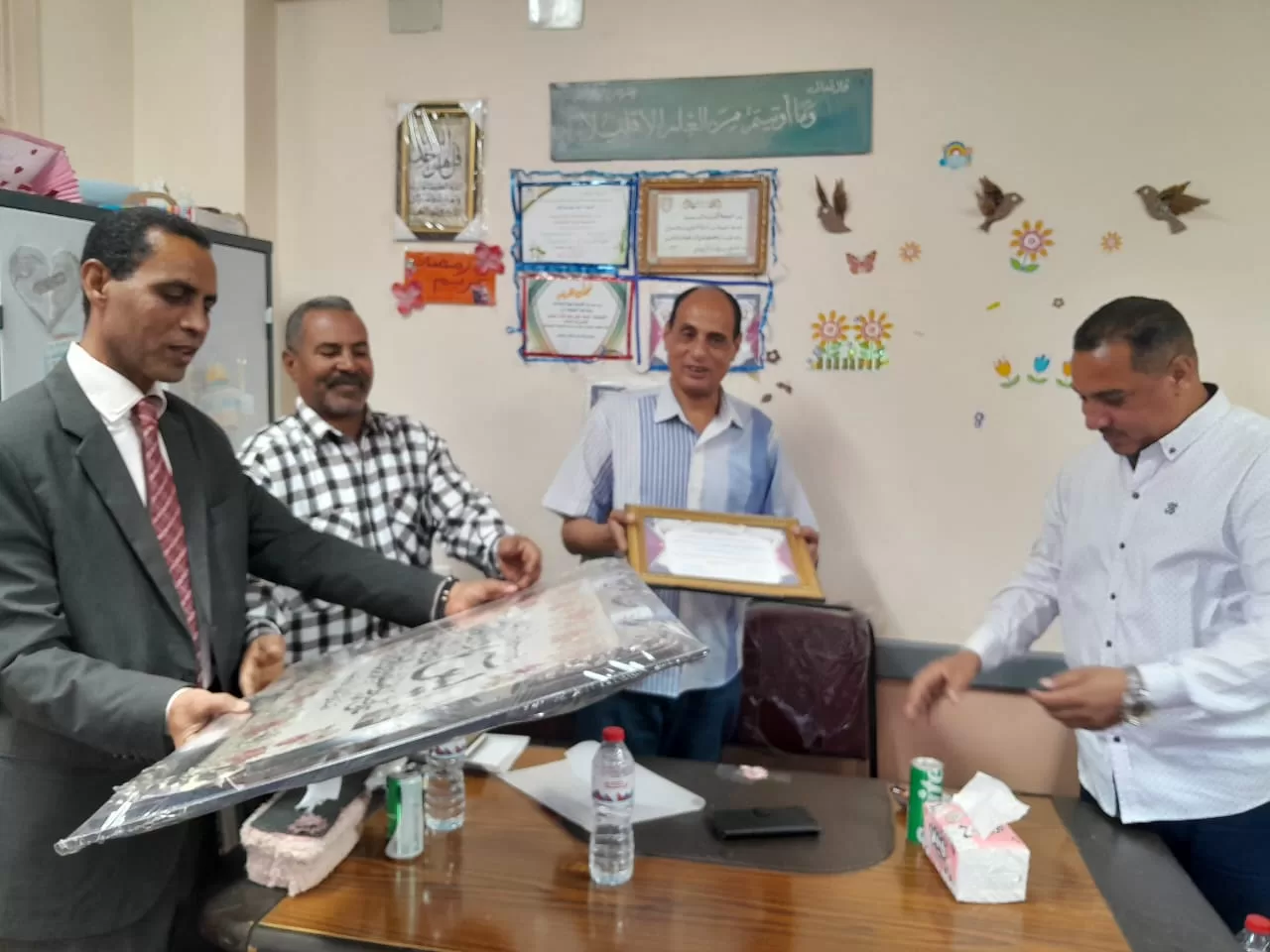 الأوسط قمولا الثانوية بنقادة تكرم المتفوقين وحفظة القرآن الكريم  65 - جريدة المساء