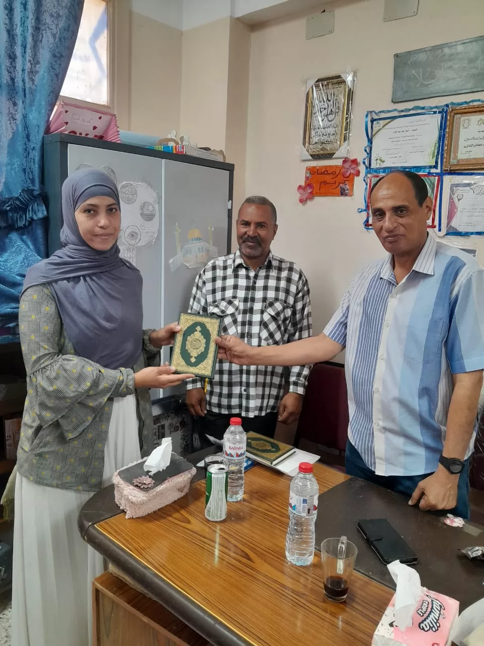 الأوسط قمولا الثانوية بنقادة تكرم المتفوقين وحفظة القرآن الكريم  67 - جريدة المساء