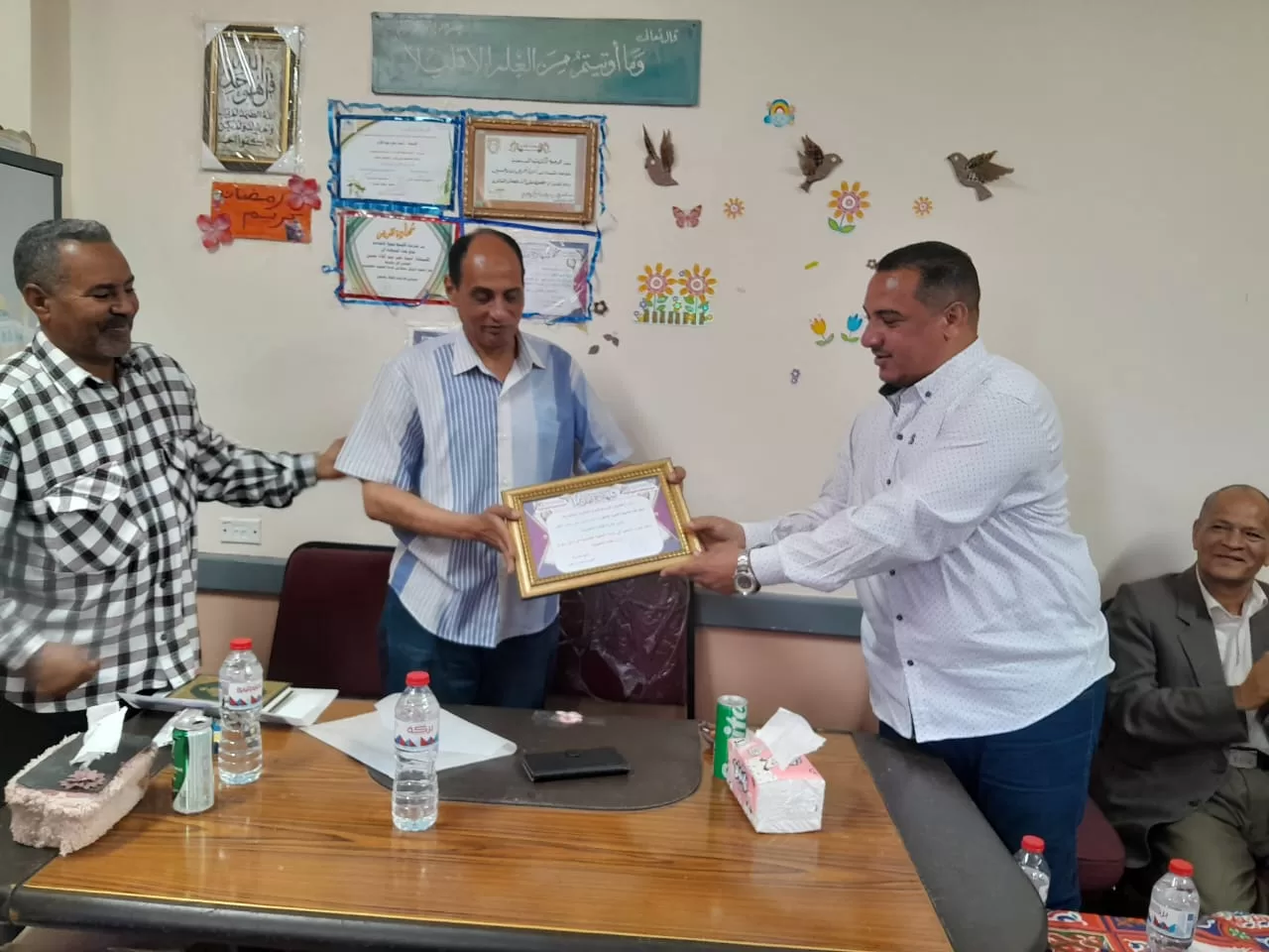 الأوسط قمولا الثانوية بنقادة تكرم المتفوقين وحفظة القرآن الكريم  73 - جريدة المساء