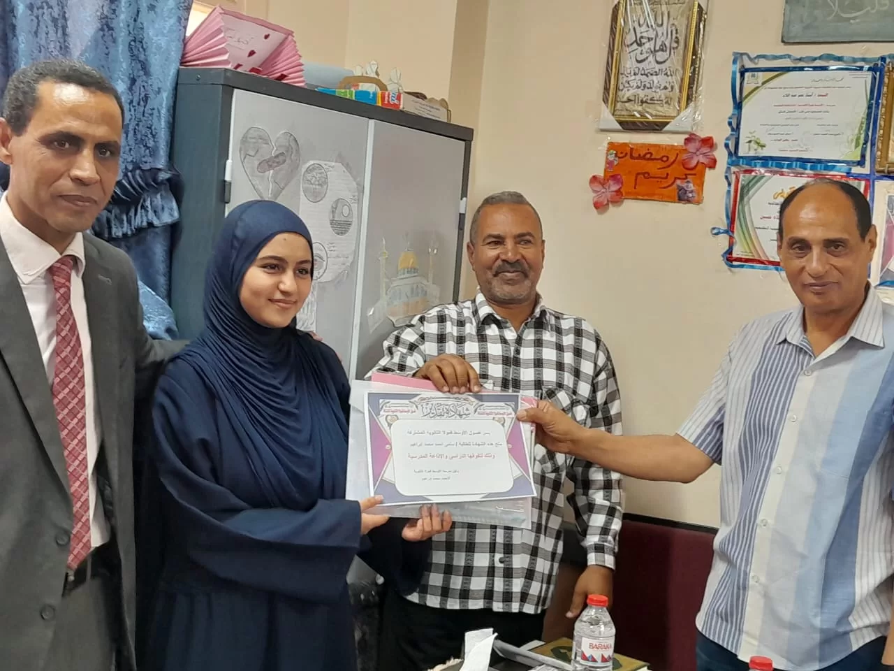 الأوسط قمولا الثانوية بنقادة تكرم المتفوقين وحفظة القرآن الكريم  85 - جريدة المساء