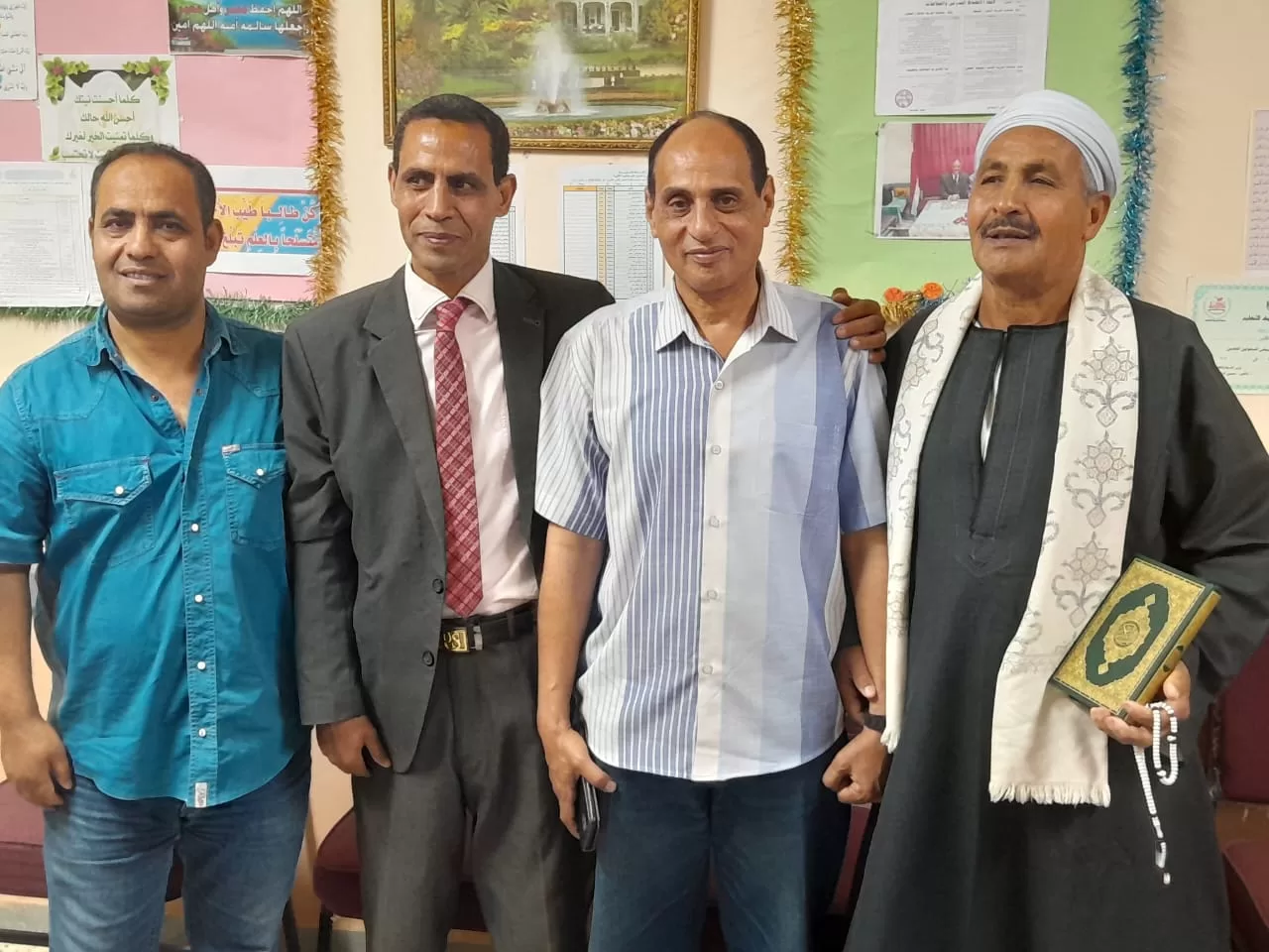 الأوسط قمولا الثانوية بنقادة تكرم المتفوقين وحفظة القرآن الكريم  119 - جريدة المساء