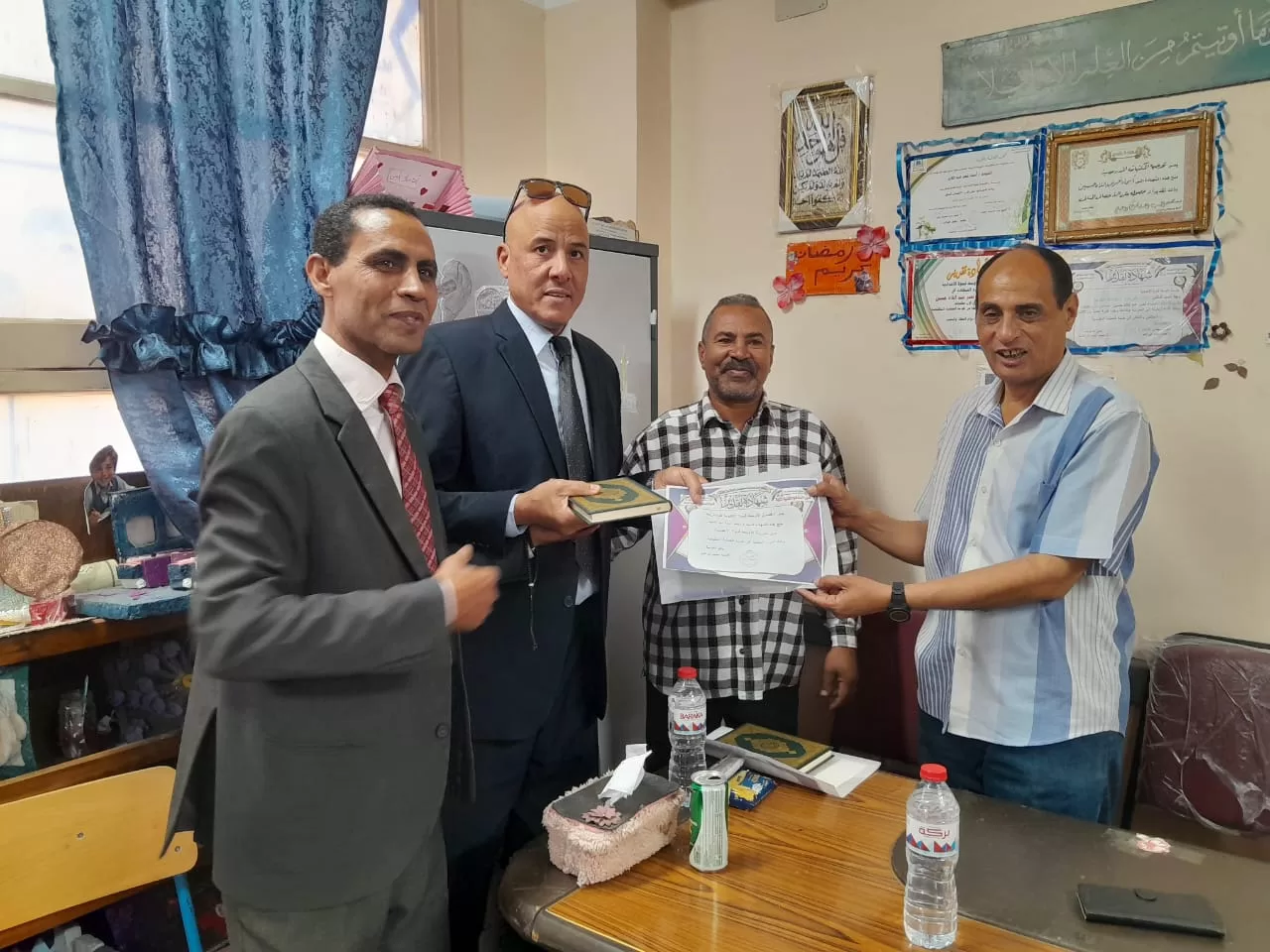 الأوسط قمولا الثانوية بنقادة تكرم المتفوقين وحفظة القرآن الكريم  113 - جريدة المساء